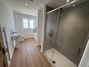 Family Bathroom- click for photo gallery